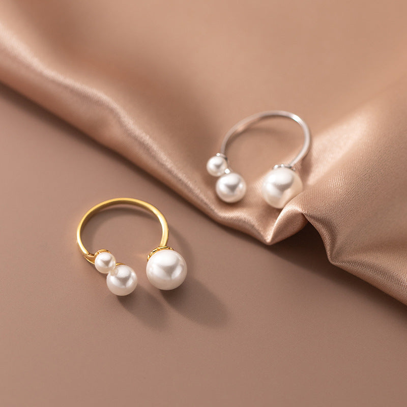 Bague ajustable en perles d'eau douce triple