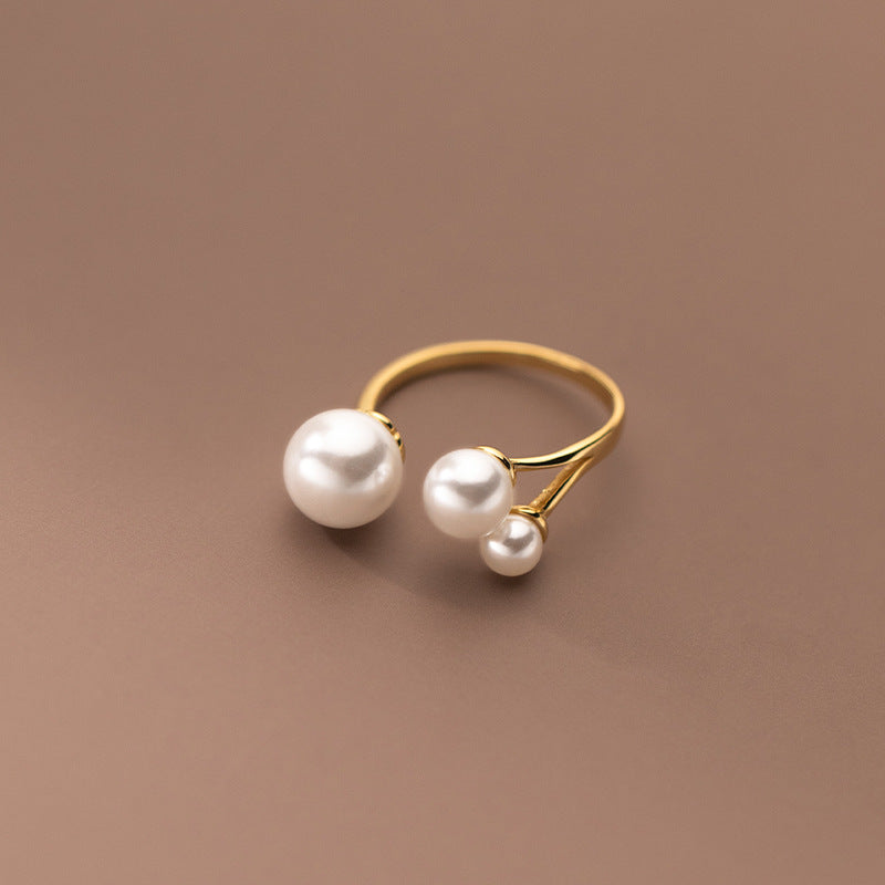 Bague ajustable en perles d'eau douce triple