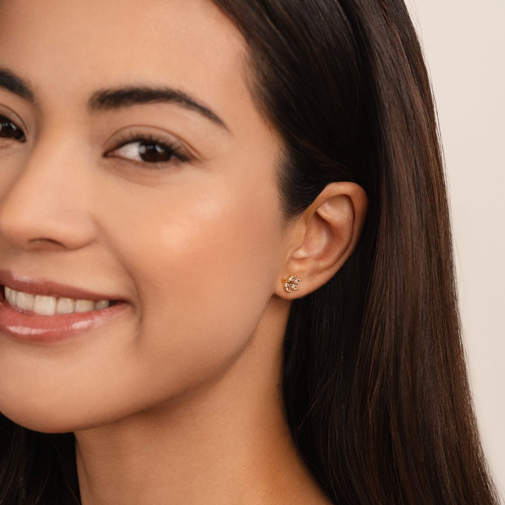 Clous d’oreilles feuille en cristal