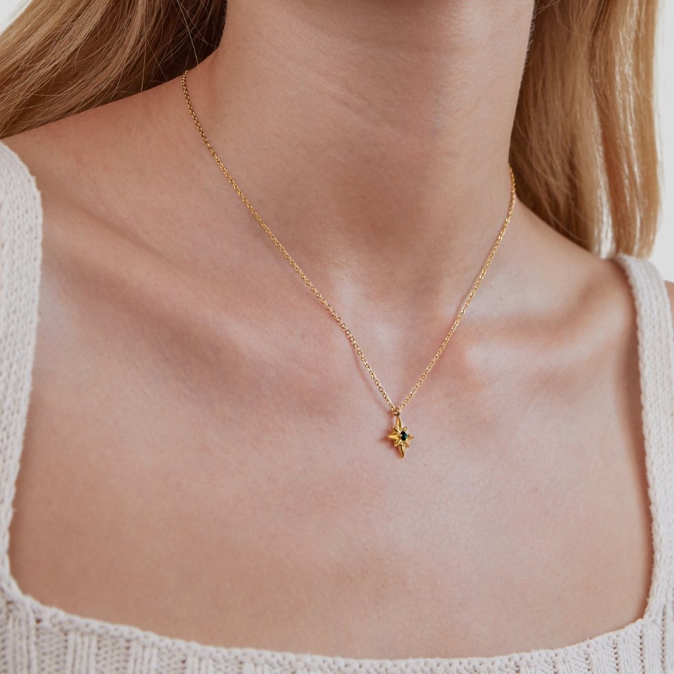 Collier Étoile Guide en Cristal Émeraude