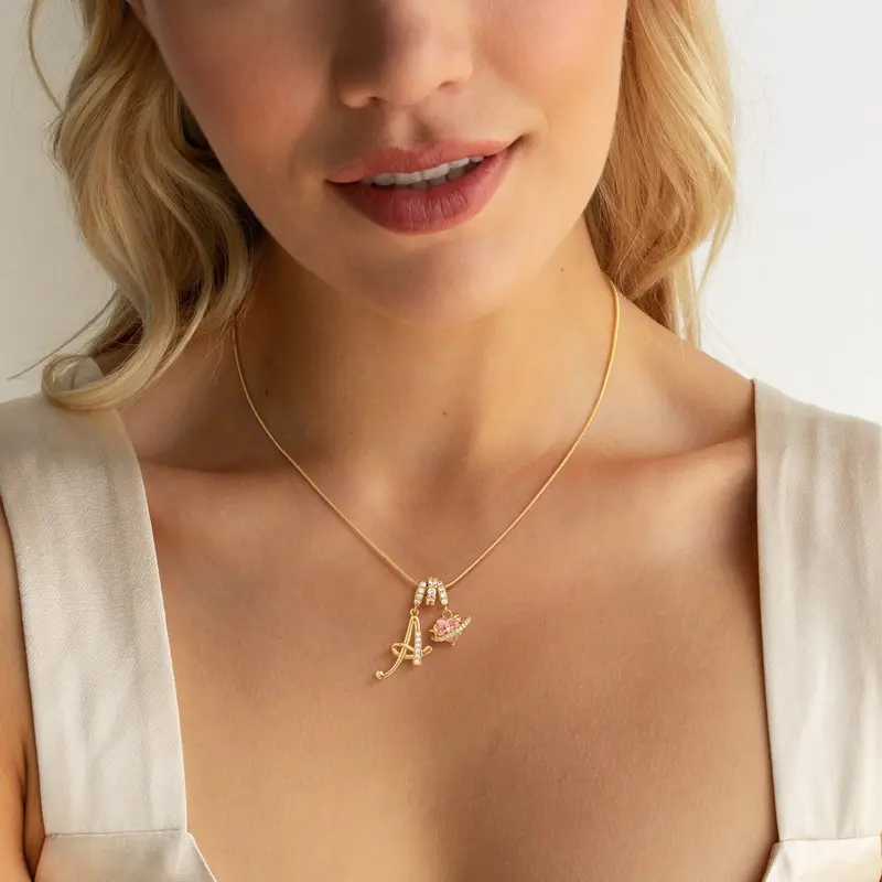 Collier avec pendentif cœur initial