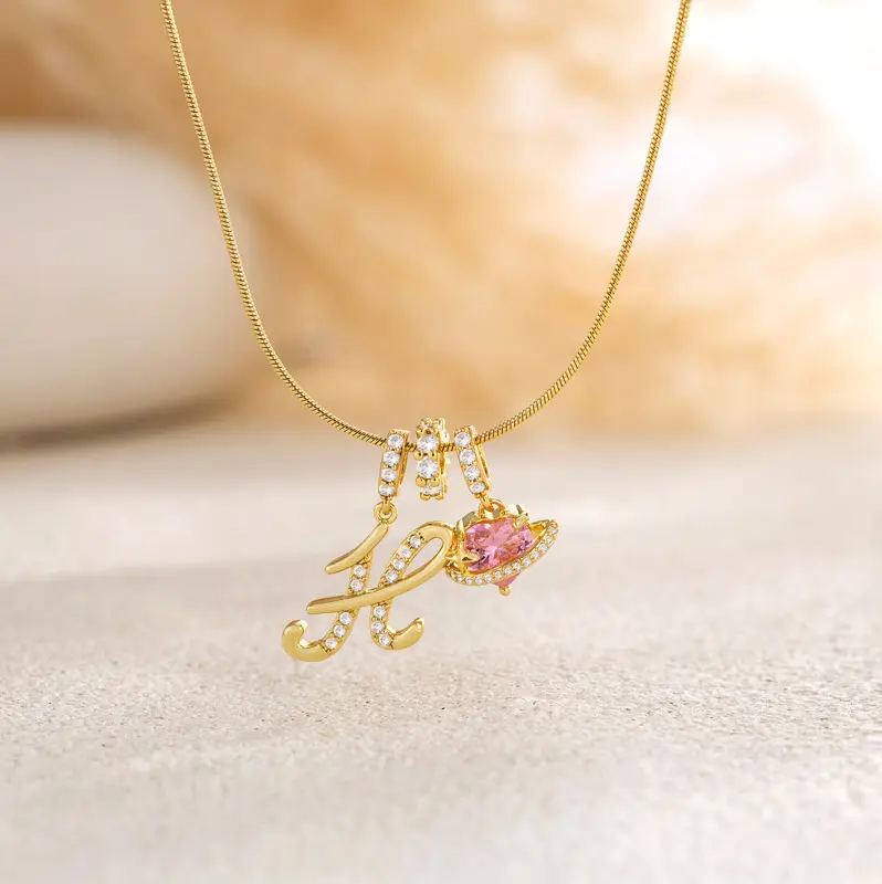 Collier avec pendentif cœur initial
