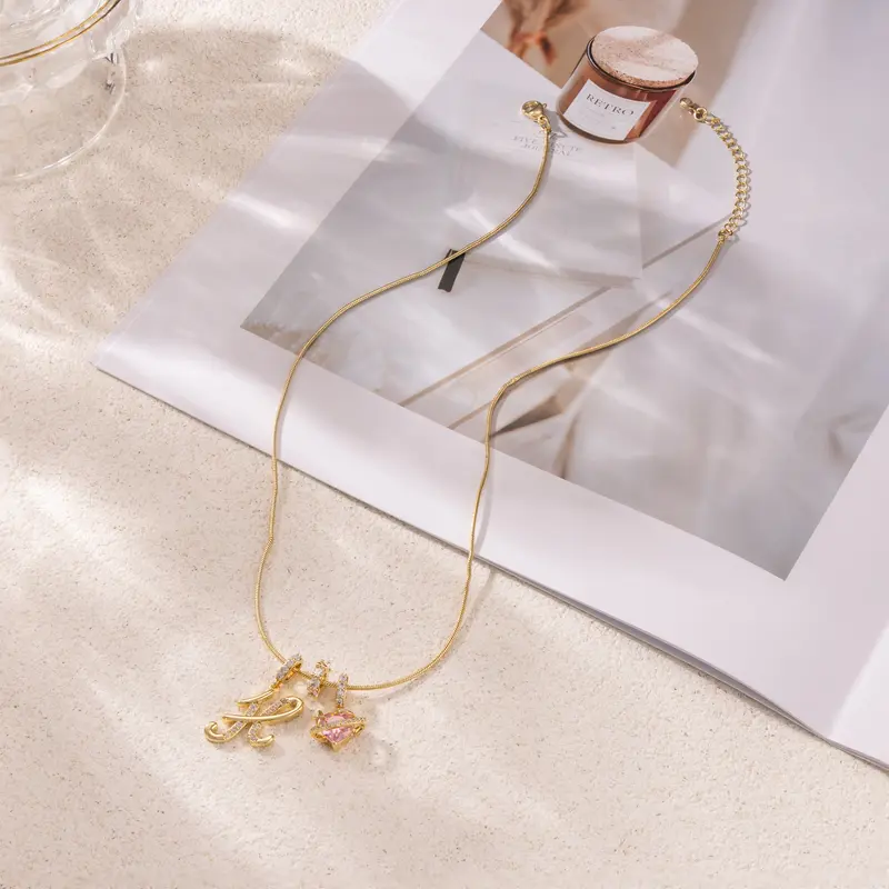 Collier avec pendentif cœur initial