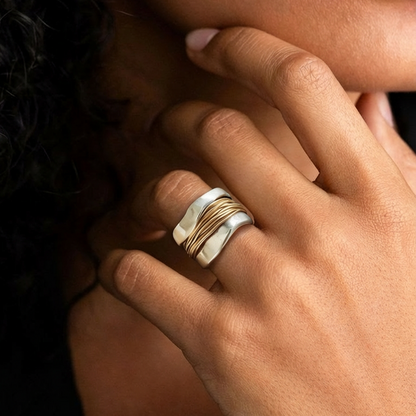 Entrelaçé - Bague en argent avec fil d'or