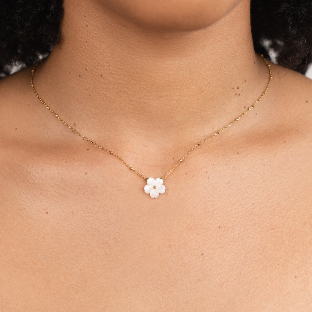 Collier Fleur Blanche Épanouie