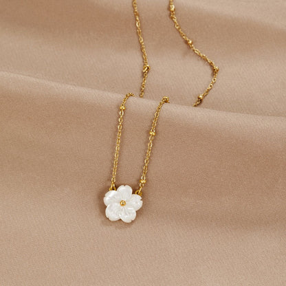 Collier Fleur Blanche Épanouie