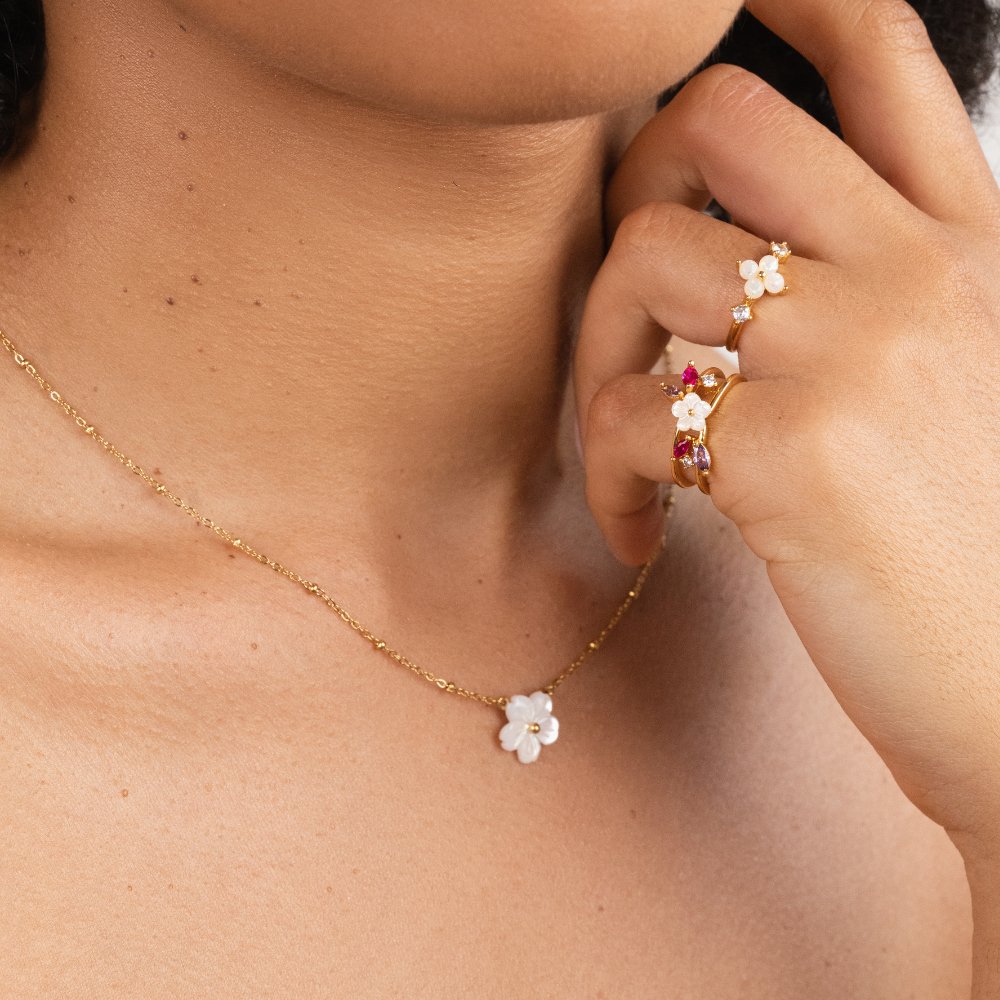Collier Fleur Blanche Épanouie